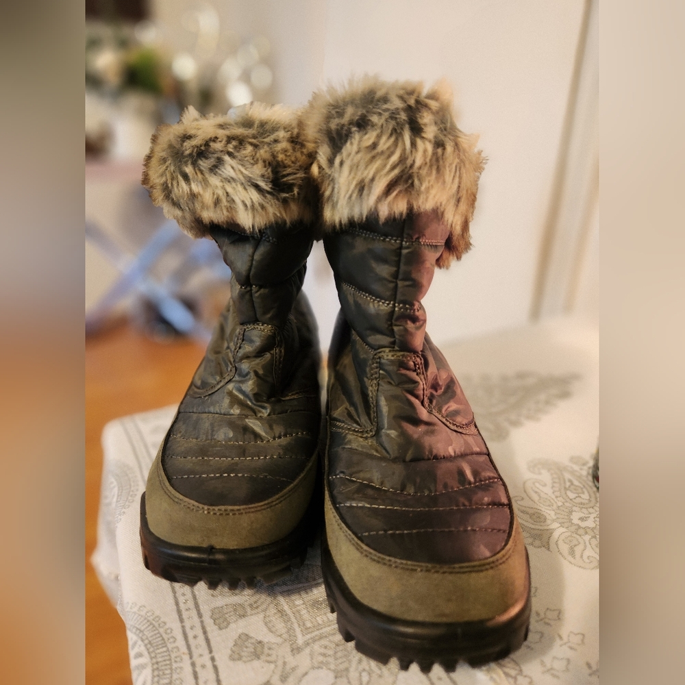 FLEXUS KORINE BOOTS SIZE 8 NWOT